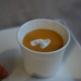 ドリップヨーグルトのせ、かぼちゃの冷製スープ